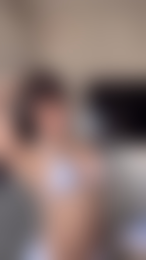 Escorts East London Canary Wharf - East London - Photos for Young Brunette Beauty – Slim, Sweet & Sensual